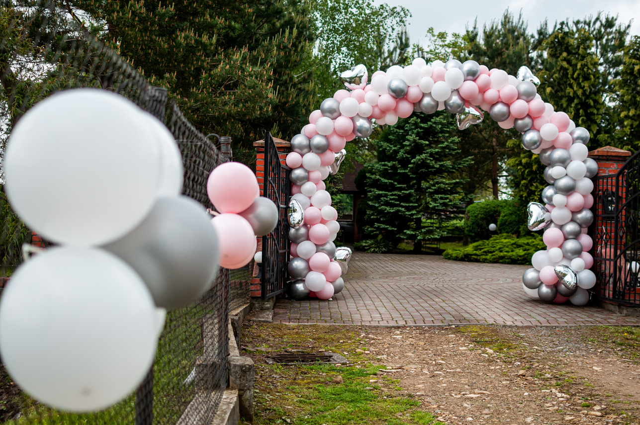 Wedding arch made of colorfull inflatable balloons