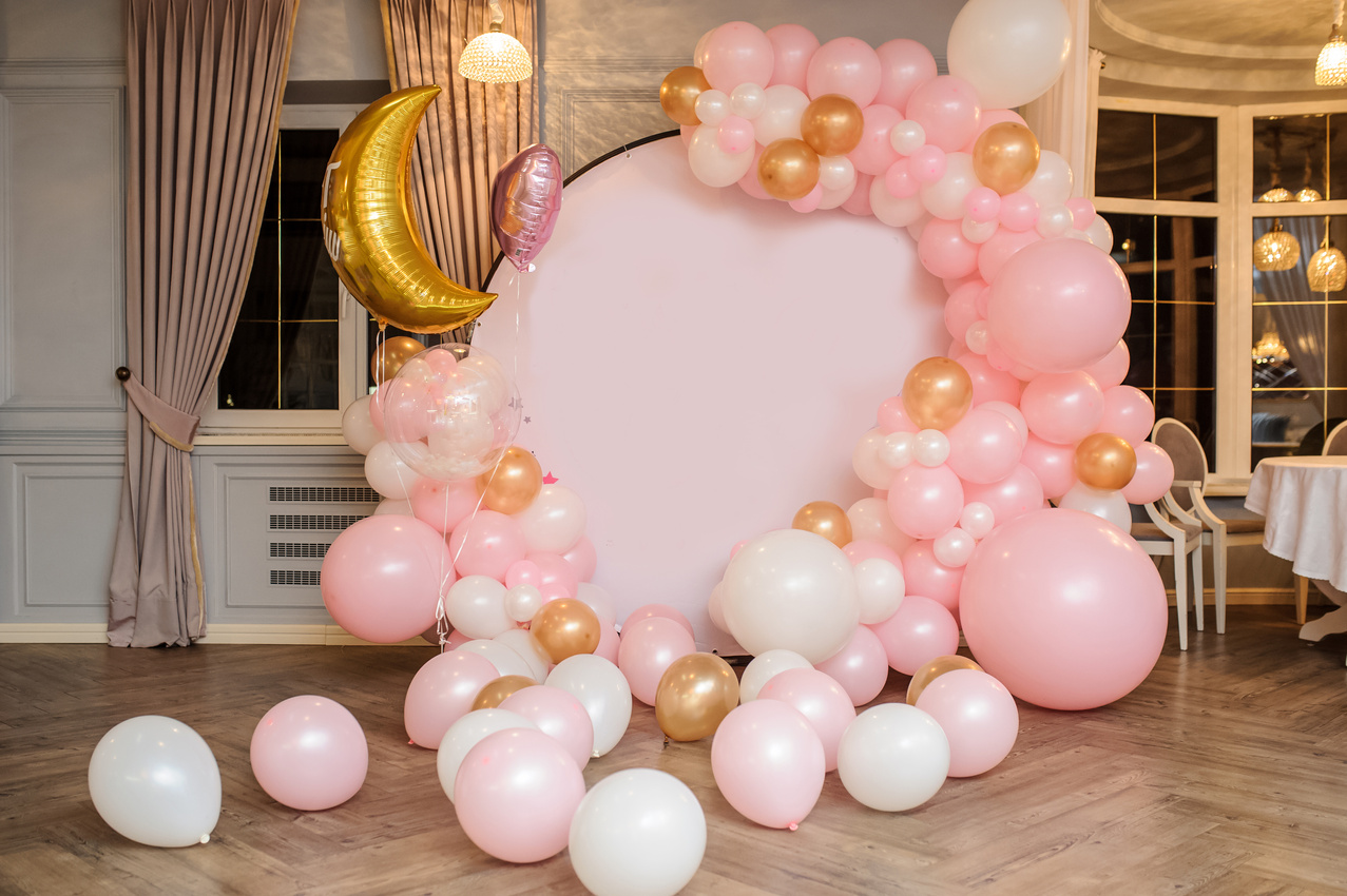 Party photone zone decorated with pink, white, gold ballons.