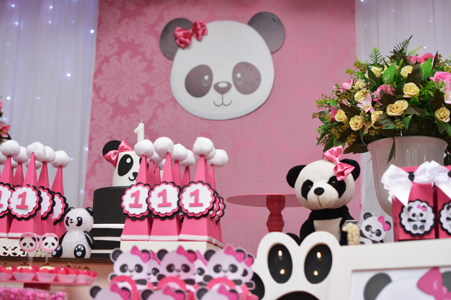 Girl birthday party decoration detail panda theme.